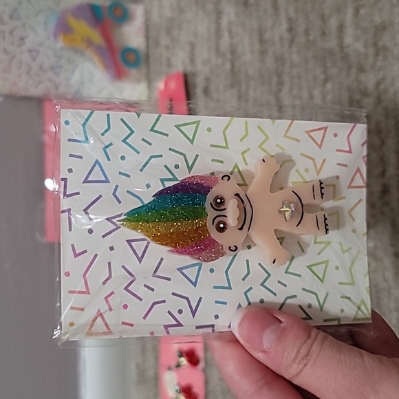 Accessories Galore - Picture 4 of 13